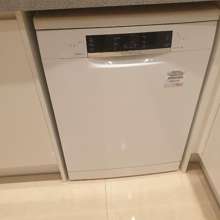 London Luxury 3 Bedroom 2 Bathrooms Flat 1 Min To Redbridge Station Free Parking & Wifi Wanstead ภายนอก รูปภาพ
