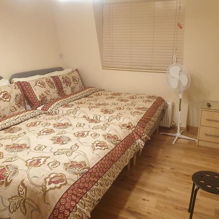 London Luxury 3 Bedroom 2 Bathrooms Flat 1 Min To Redbridge Station Free Parking & Wifi Wanstead ภายนอก รูปภาพ