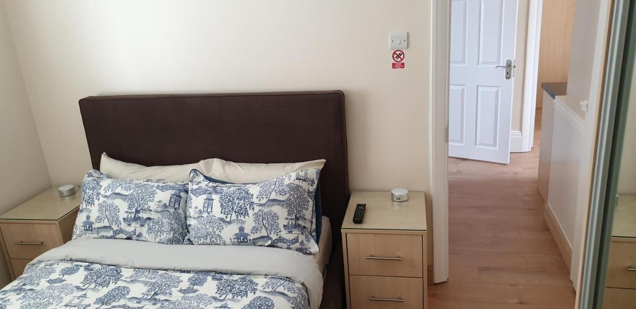 London Luxury 3 Bedroom 2 Bathrooms Flat 1 Min To Redbridge Station Free Parking & Wifi Wanstead ภายนอก รูปภาพ