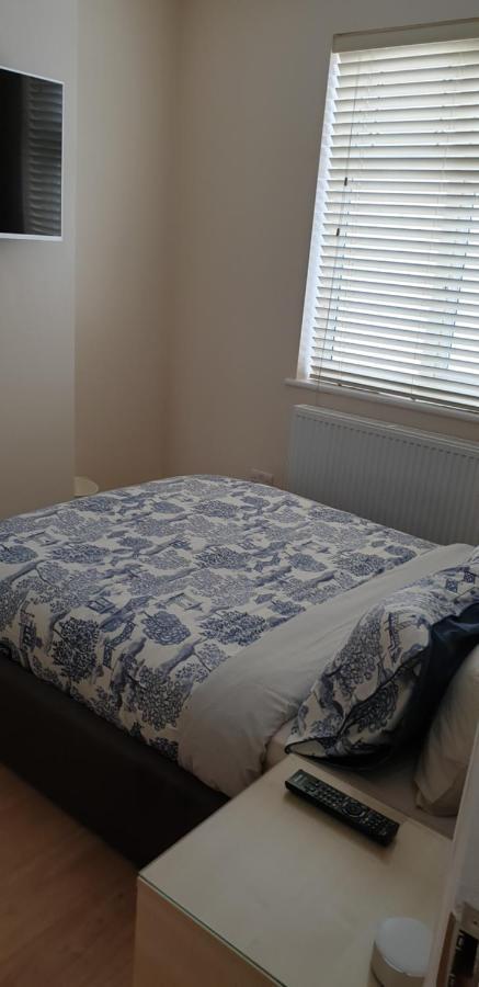 London Luxury 3 Bedroom 2 Bathrooms Flat 1 Min To Redbridge Station Free Parking & Wifi Wanstead ภายนอก รูปภาพ