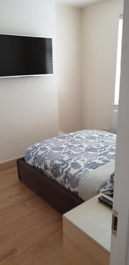 London Luxury 3 Bedroom 2 Bathrooms Flat 1 Min To Redbridge Station Free Parking & Wifi Wanstead ภายนอก รูปภาพ
