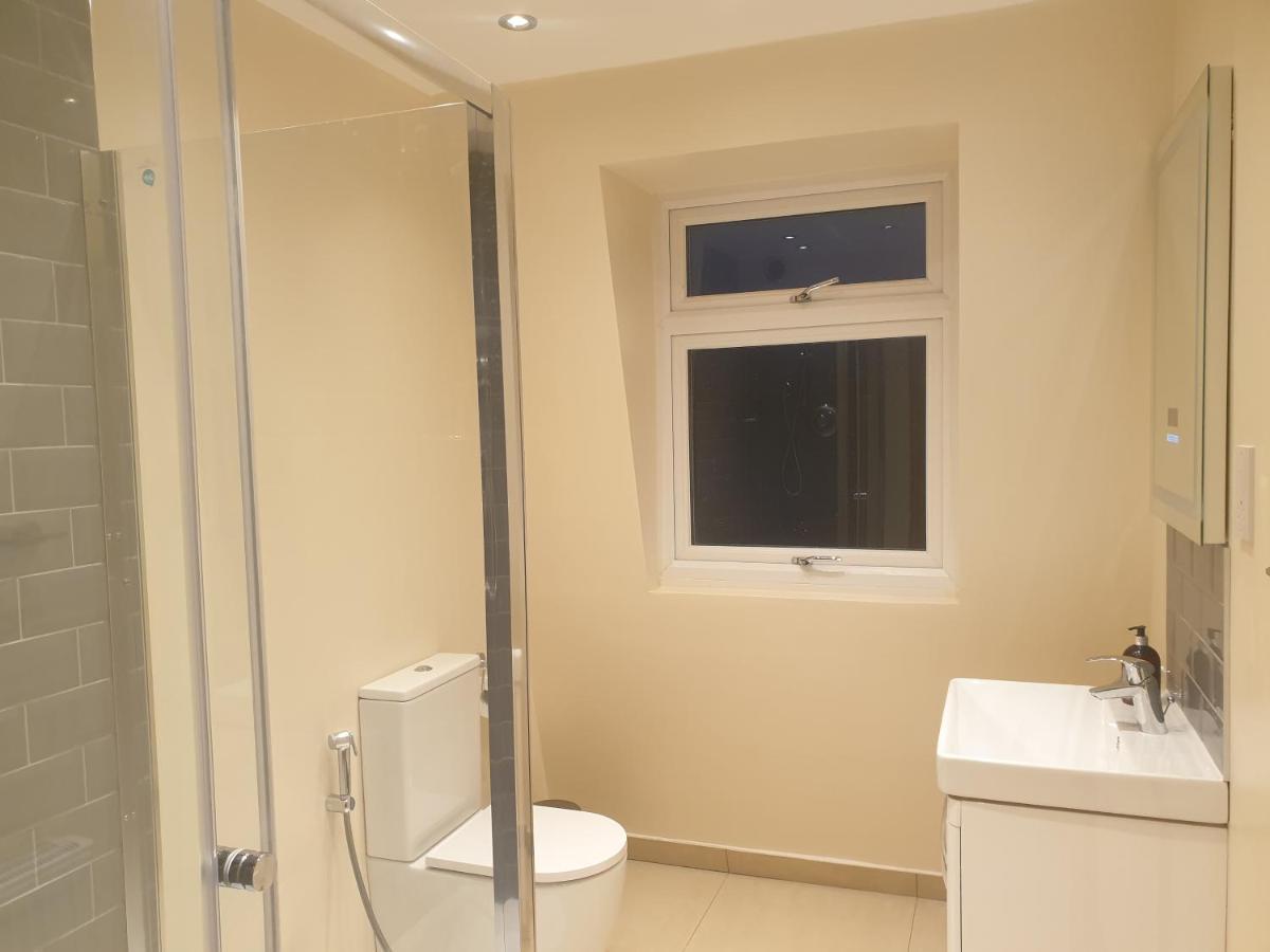 London Luxury 3 Bedroom 2 Bathrooms Flat 1 Min To Redbridge Station Free Parking & Wifi Wanstead ภายนอก รูปภาพ