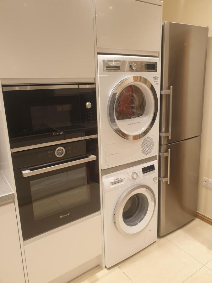 London Luxury 3 Bedroom 2 Bathrooms Flat 1 Min To Redbridge Station Free Parking & Wifi Wanstead ภายนอก รูปภาพ