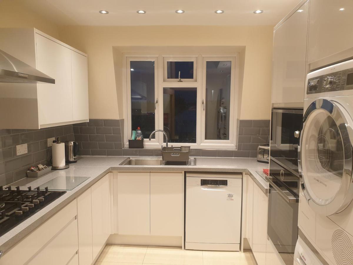 London Luxury 3 Bedroom 2 Bathrooms Flat 1 Min To Redbridge Station Free Parking & Wifi Wanstead ภายนอก รูปภาพ