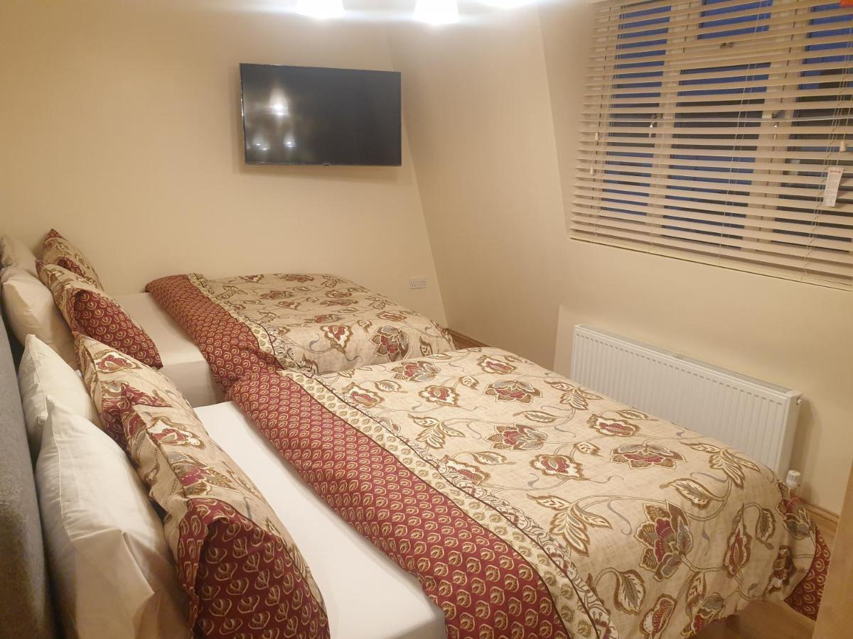 London Luxury 3 Bedroom 2 Bathrooms Flat 1 Min To Redbridge Station Free Parking & Wifi Wanstead ภายนอก รูปภาพ