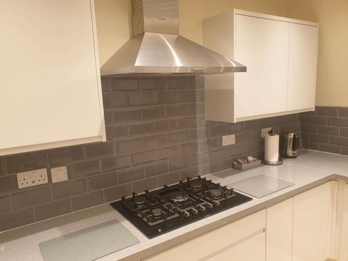 London Luxury 3 Bedroom 2 Bathrooms Flat 1 Min To Redbridge Station Free Parking & Wifi Wanstead ภายนอก รูปภาพ