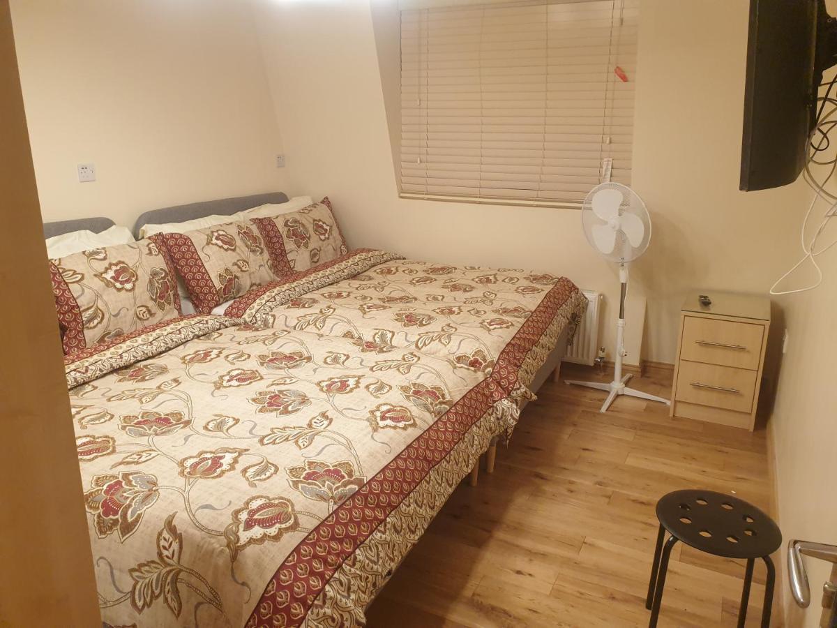 London Luxury 3 Bedroom 2 Bathrooms Flat 1 Min To Redbridge Station Free Parking & Wifi Wanstead ภายนอก รูปภาพ