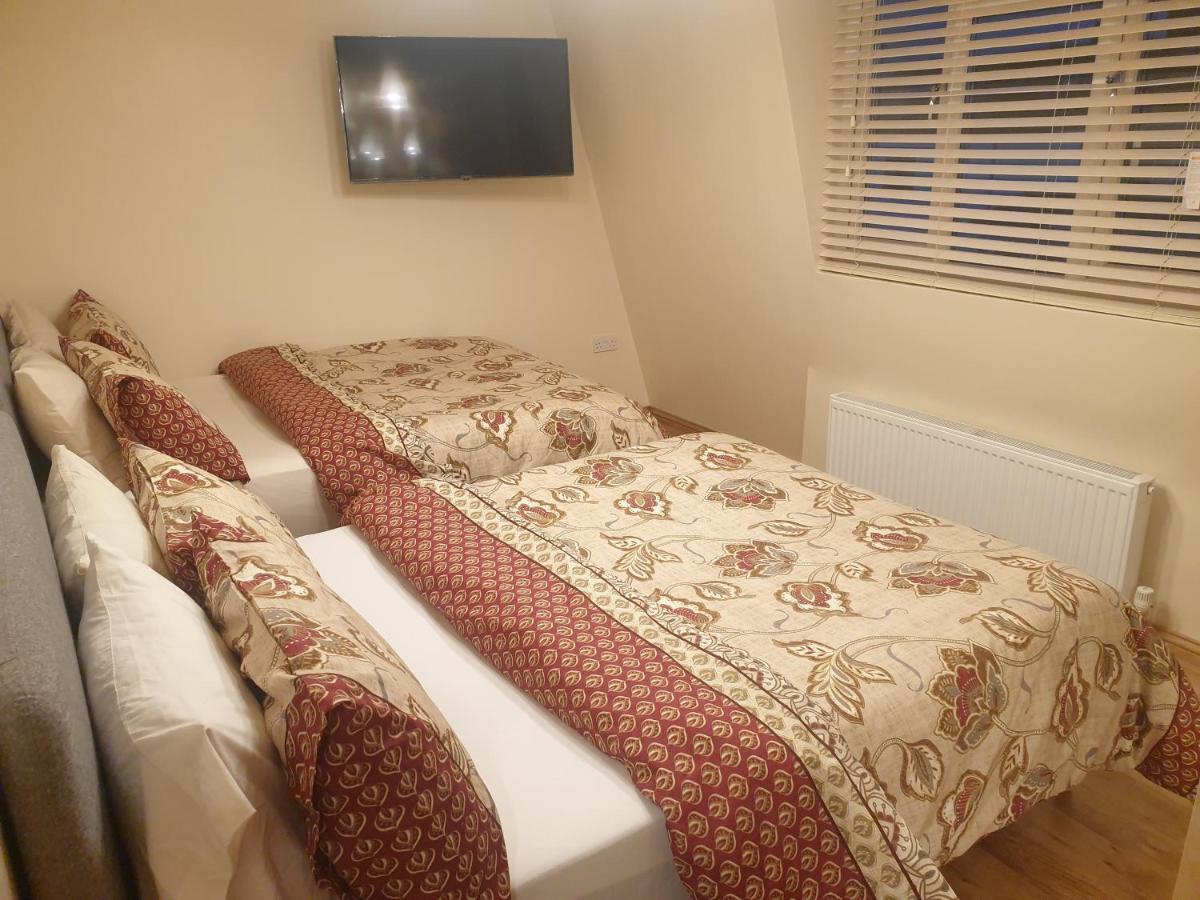 London Luxury 3 Bedroom 2 Bathrooms Flat 1 Min To Redbridge Station Free Parking & Wifi Wanstead ภายนอก รูปภาพ