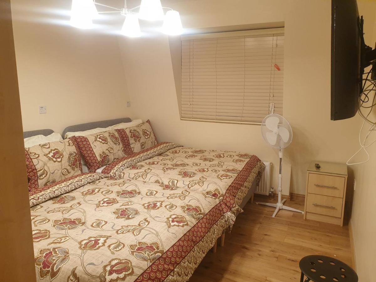 London Luxury 3 Bedroom 2 Bathrooms Flat 1 Min To Redbridge Station Free Parking & Wifi Wanstead ภายนอก รูปภาพ