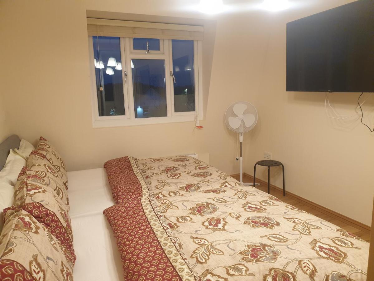 London Luxury 3 Bedroom 2 Bathrooms Flat 1 Min To Redbridge Station Free Parking & Wifi Wanstead ภายนอก รูปภาพ