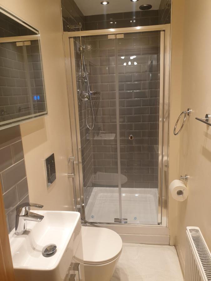 London Luxury 3 Bedroom 2 Bathrooms Flat 1 Min To Redbridge Station Free Parking & Wifi Wanstead ภายนอก รูปภาพ