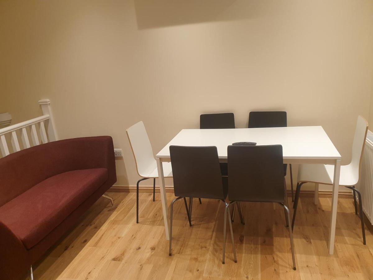 London Luxury 3 Bedroom 2 Bathrooms Flat 1 Min To Redbridge Station Free Parking & Wifi Wanstead ภายนอก รูปภาพ